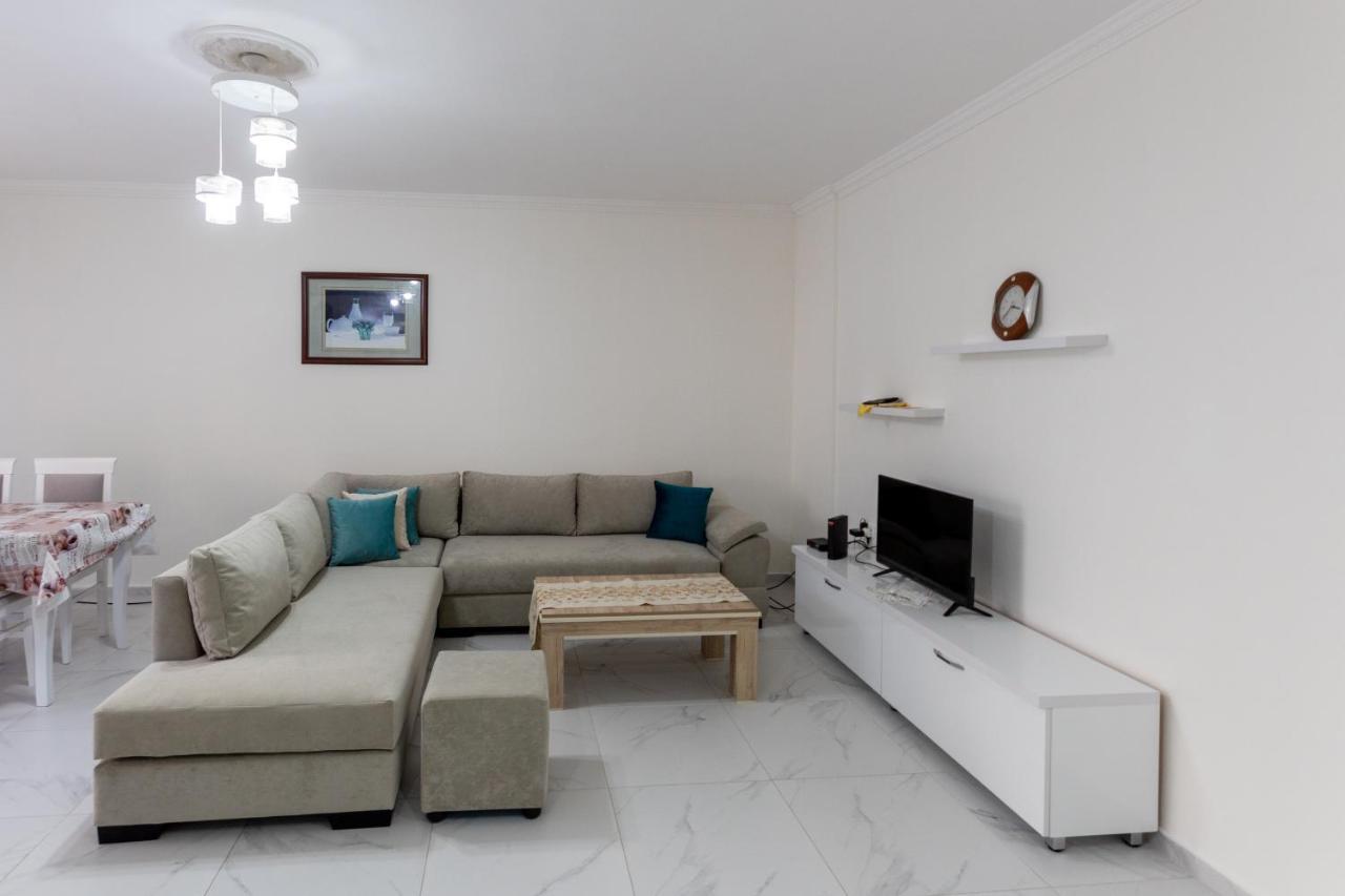 Comfortable Apartment Next To The Beach Durres Bagian luar foto