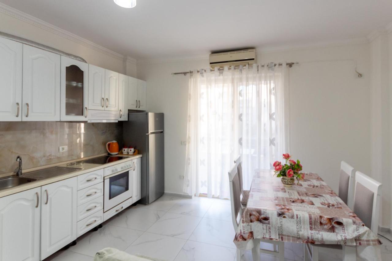 Comfortable Apartment Next To The Beach Durres Bagian luar foto