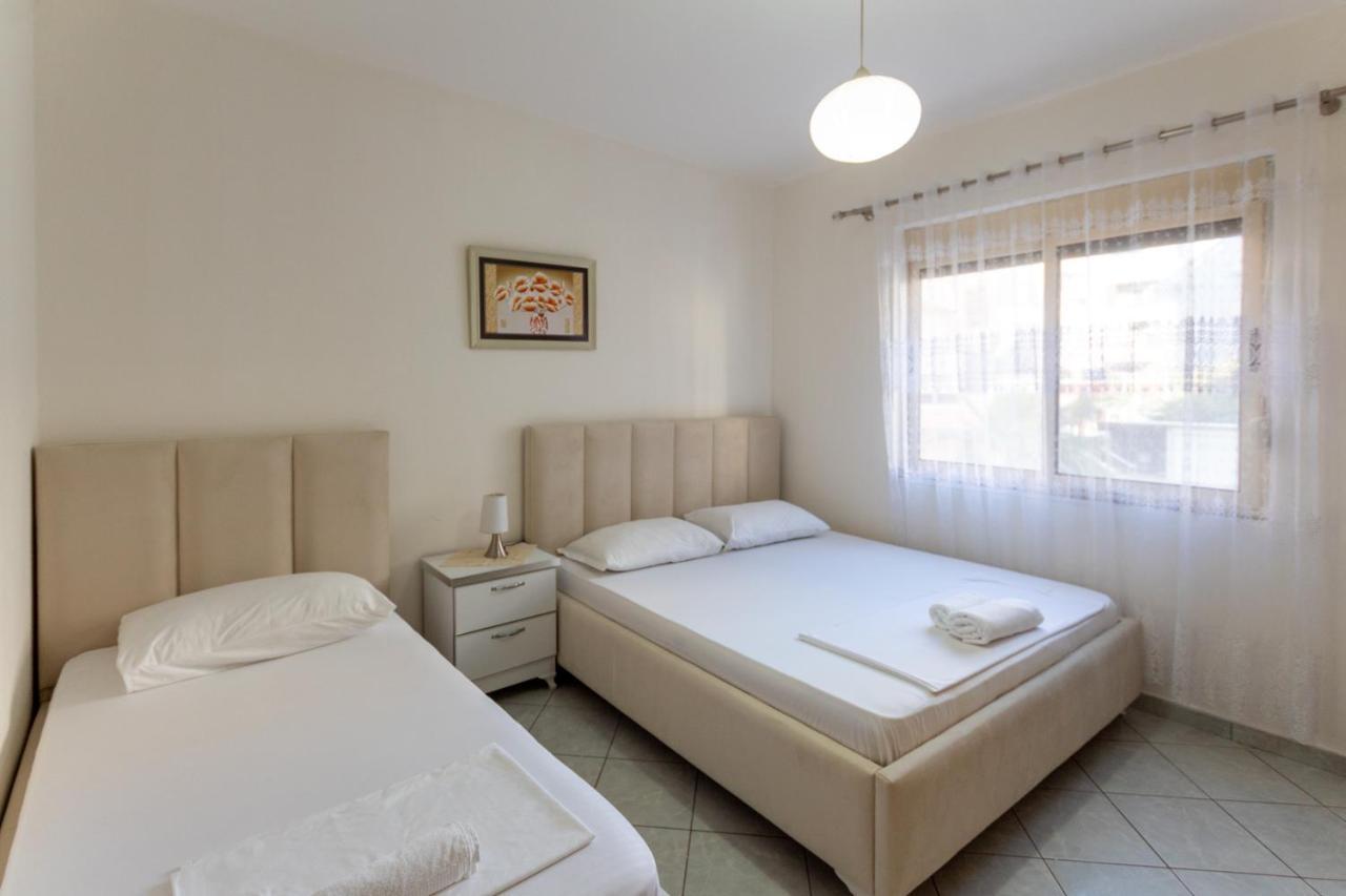 Comfortable Apartment Next To The Beach Durres Bagian luar foto