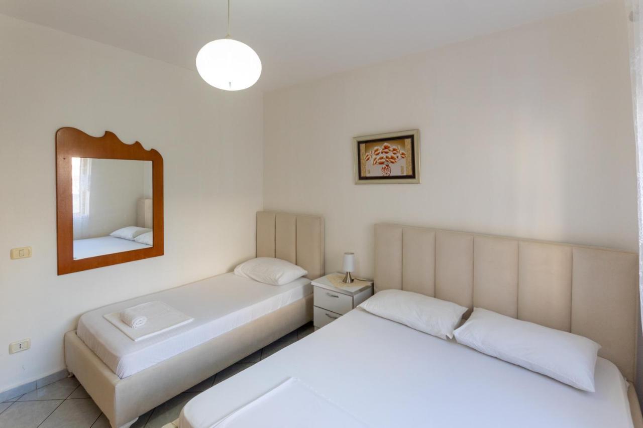 Comfortable Apartment Next To The Beach Durres Bagian luar foto