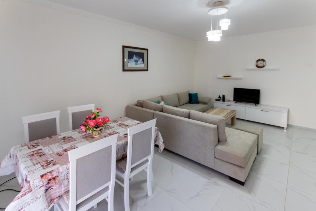 Comfortable Apartment Next To The Beach Durres Bagian luar foto